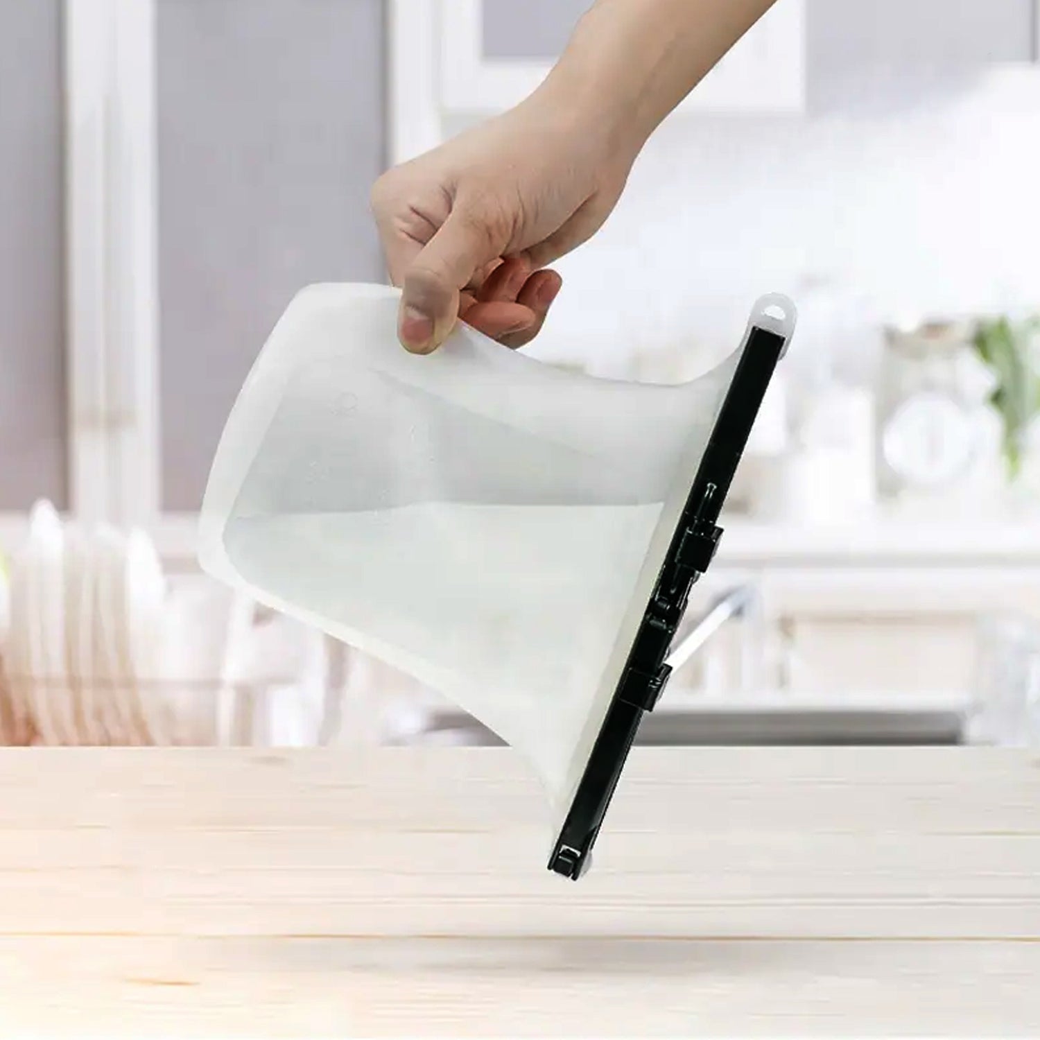 Reusable Silicone Food Bag â€“ Leakproof, Flat Bottom, BPA-Free, Microwave & Dishwasher Safe