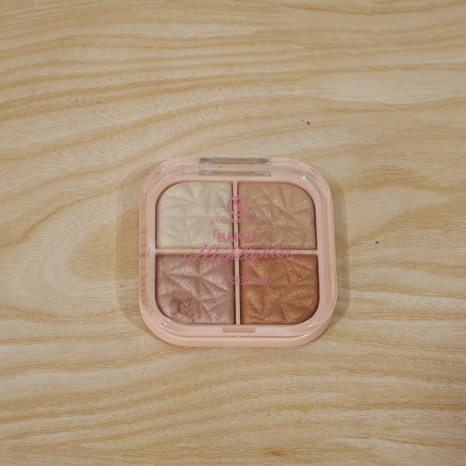 Highlighter blusher makeup use