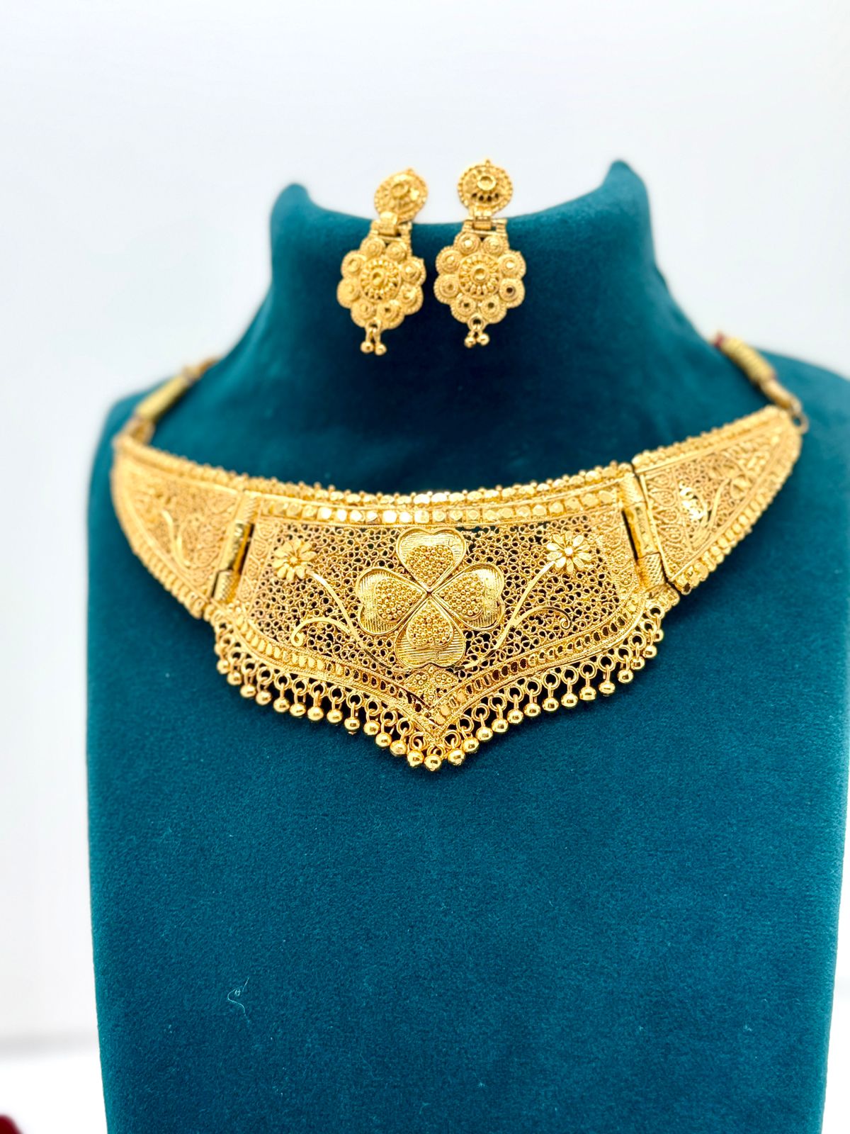 Choker Haar with Matching Earrings â€“ Traditional Bridal Jewellery Set