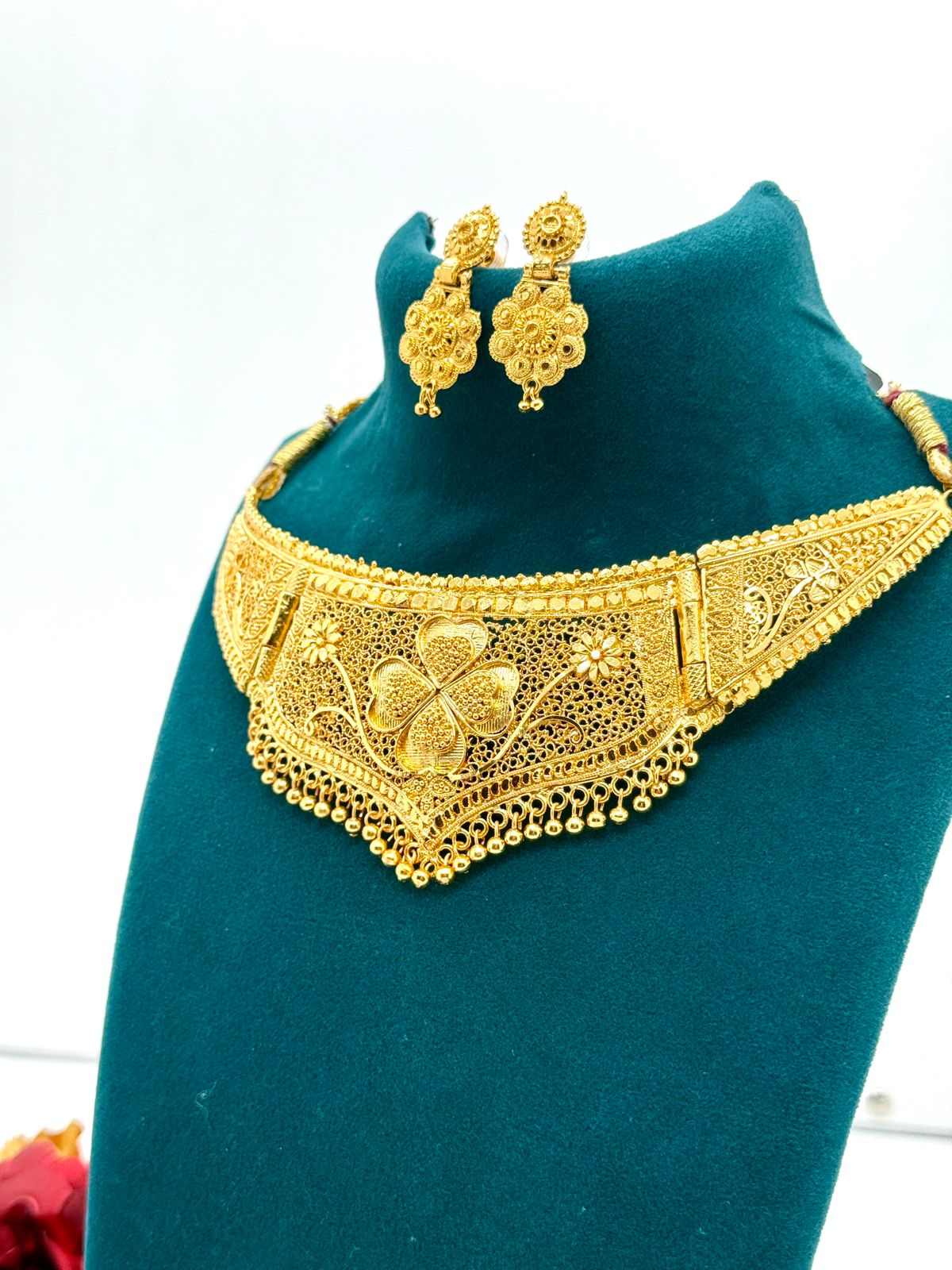 Choker Haar with Matching Earrings â€“ Traditional Bridal Jewellery Set