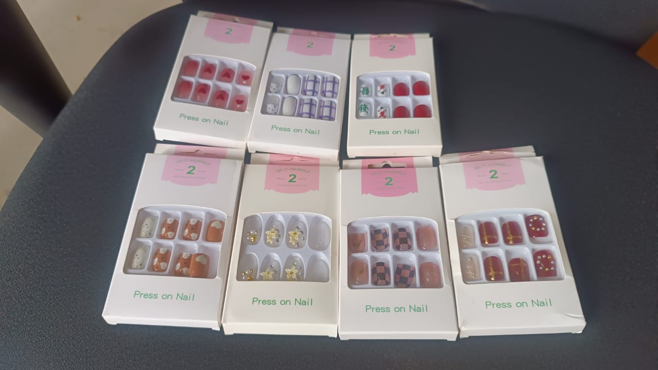 Glitter 3D Floral Press-On Nails Packaged