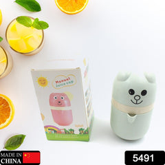 Manual citrus juicer for efficient juice extraction from fruits