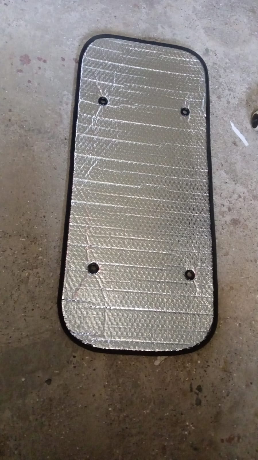 Car Windshield Sun Shade, Blocks UV Rays Sun Visor Protector, Keeps Your Vehicle Cool Sunshade for Cars, SUVs, Trucks, and Vans (80Ã—35 Cm)