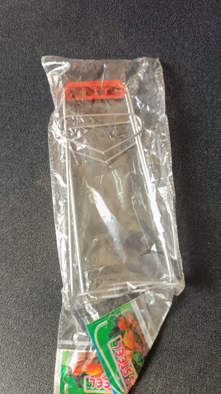 Kitchen utensil vessel gripper tong in use