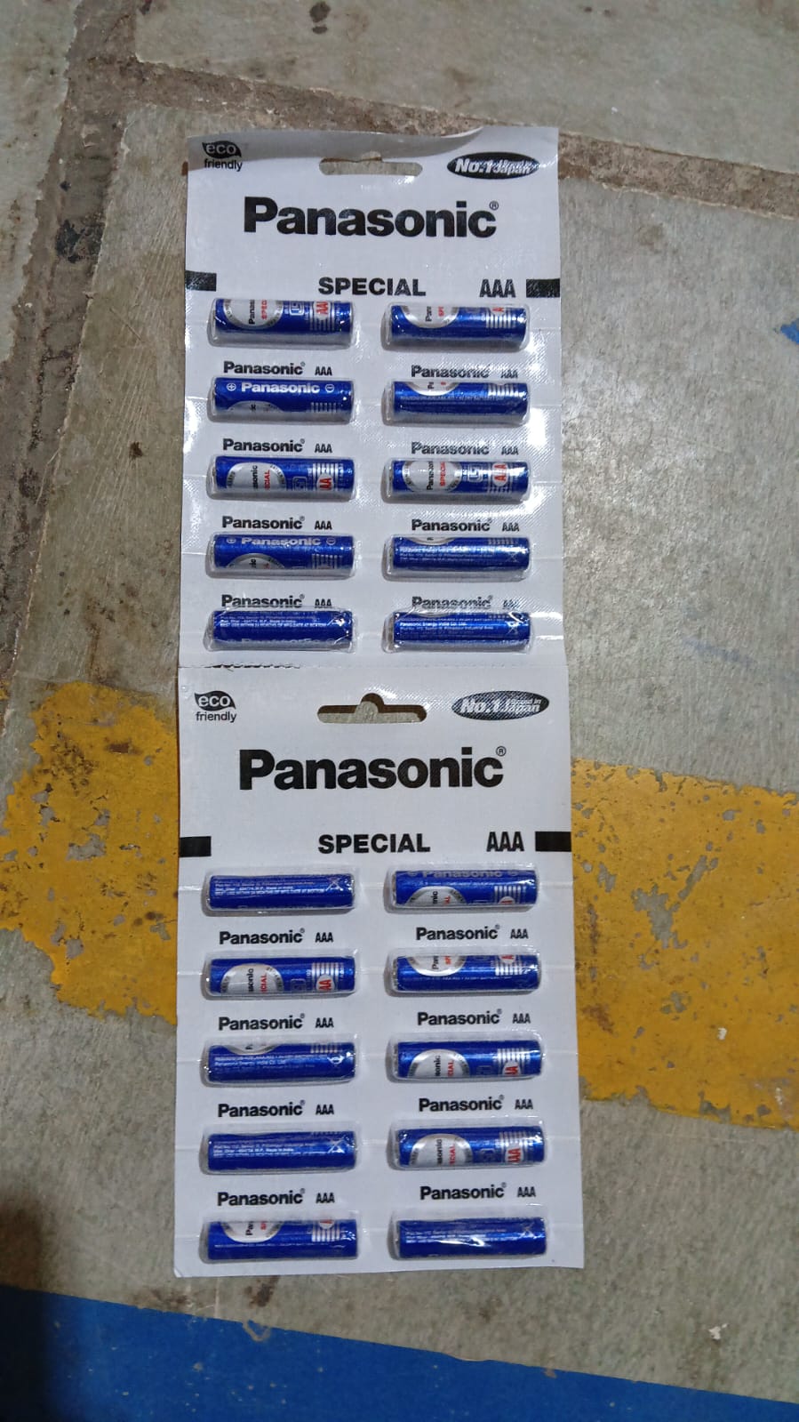 Packaging of the 10-piece Panasonic AAA battery set, ready for delivery.