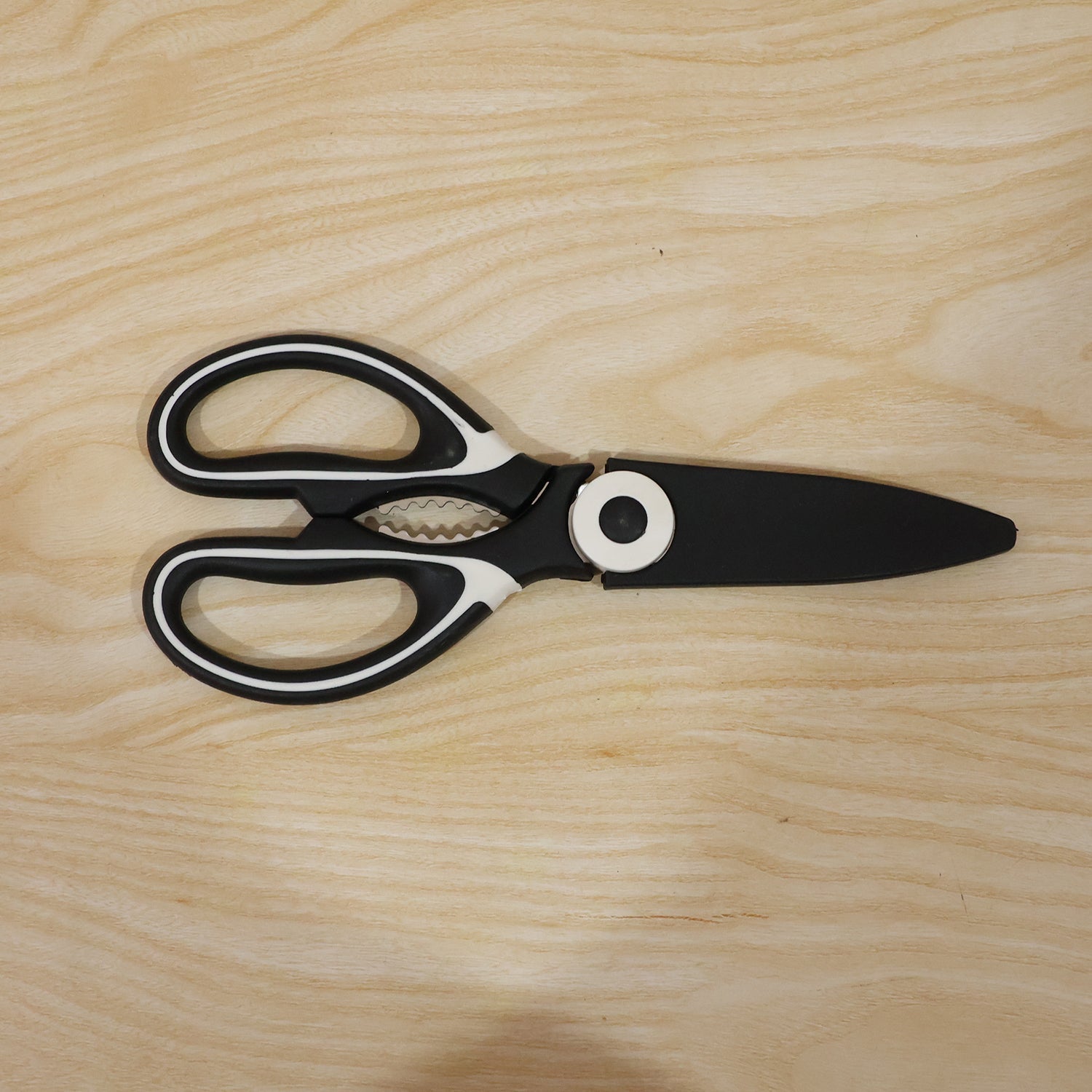 Scissor blades detail view