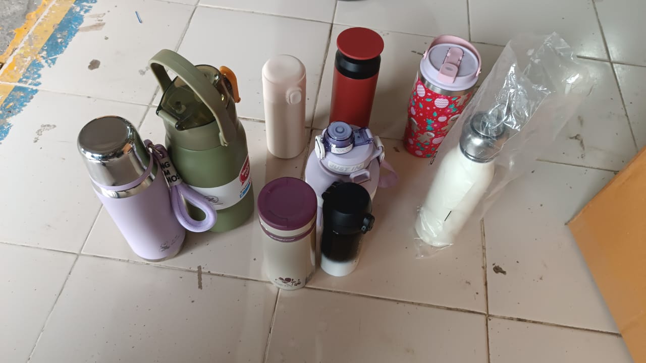 Stainless steel thermos with cup lid
