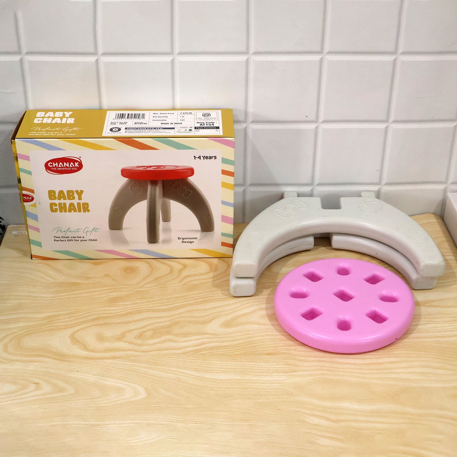 Design of detachable dismantle baby desk chair.