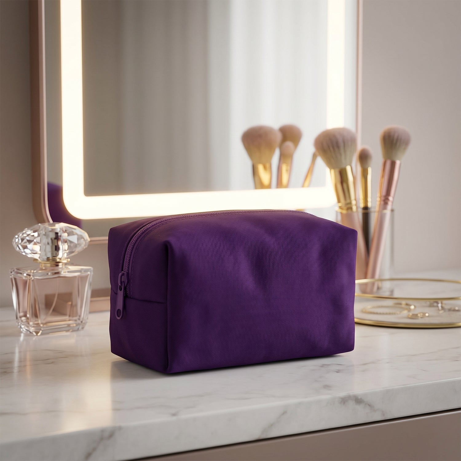 Closed travel makeup organizer bag