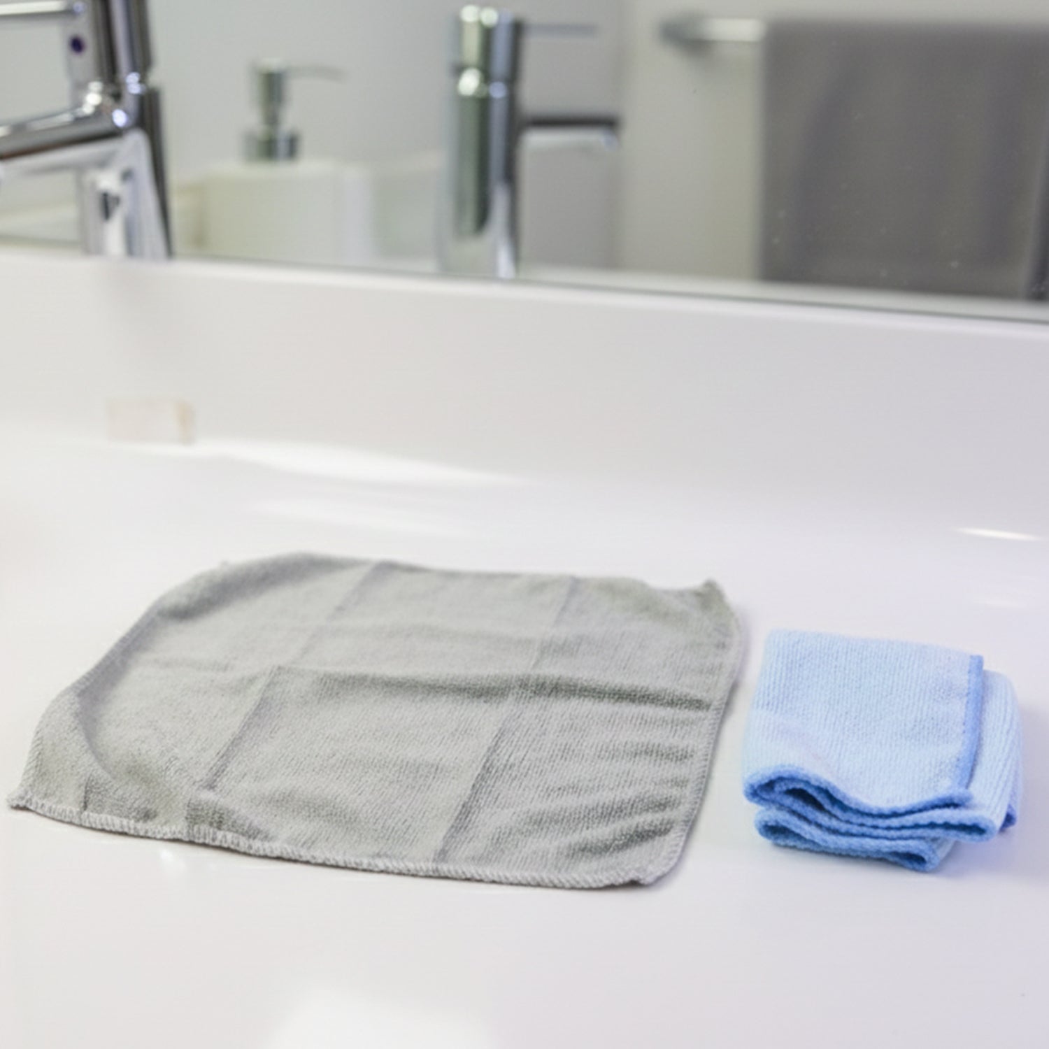 Set of 5 microfiber cloths displayed on wooden surface