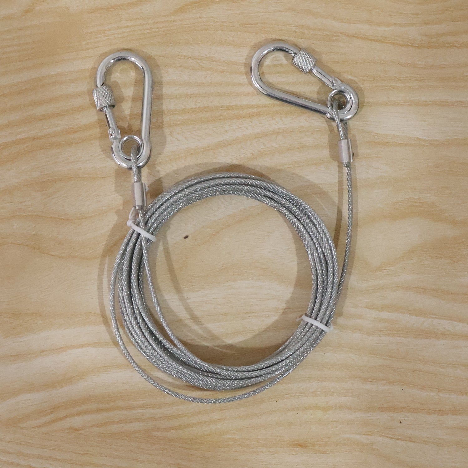 Durable stainless steel wire rope clothesline for heavy-duty drying and securing tasks.