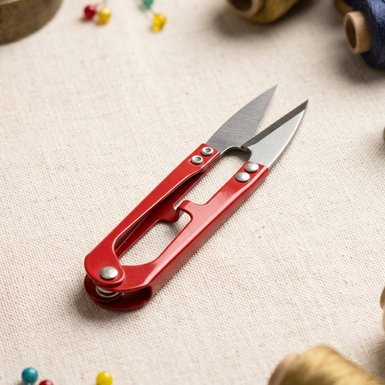 Lightweight thread cutter scissors for precise cuts