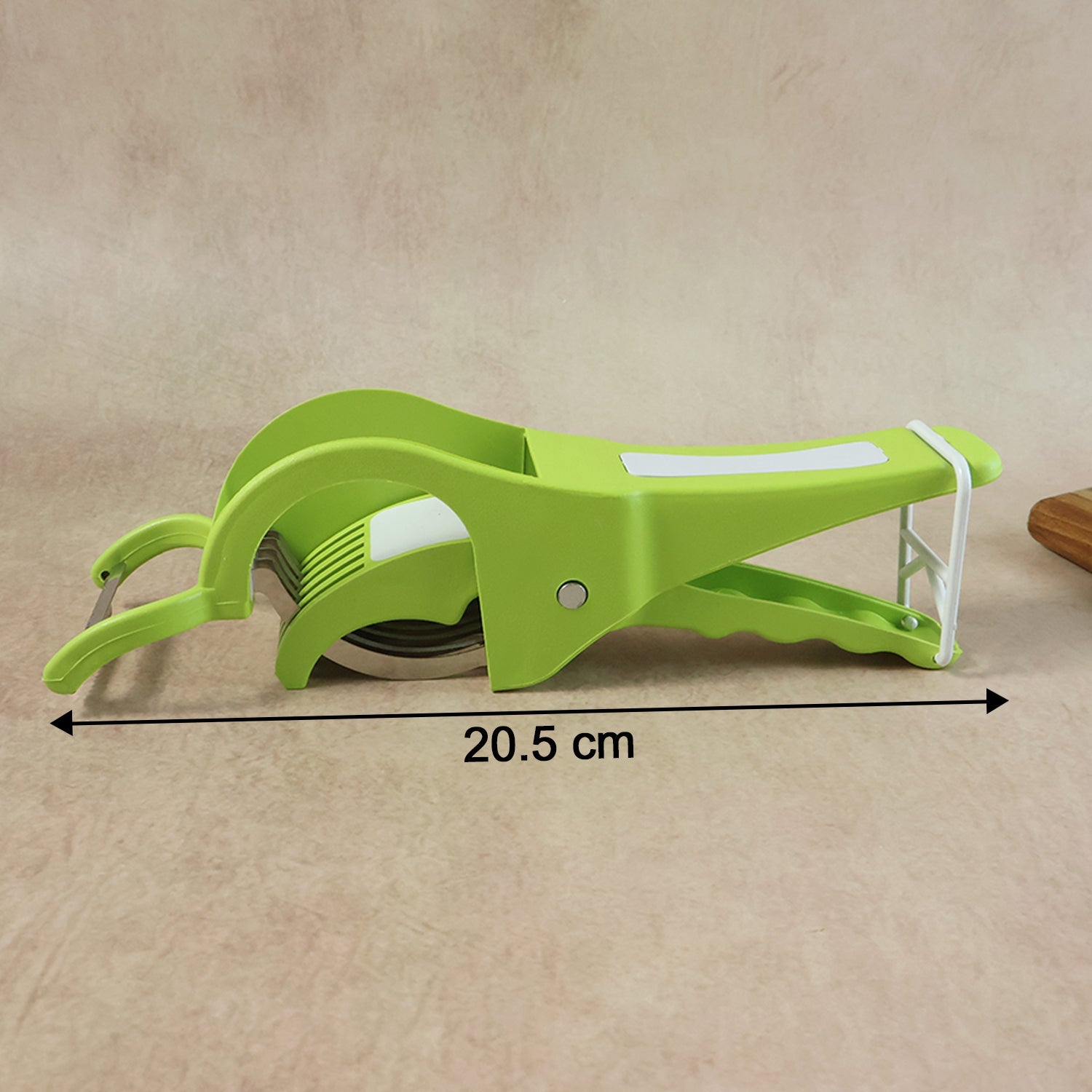 Multi-blade vegetable cutter slicing carrots