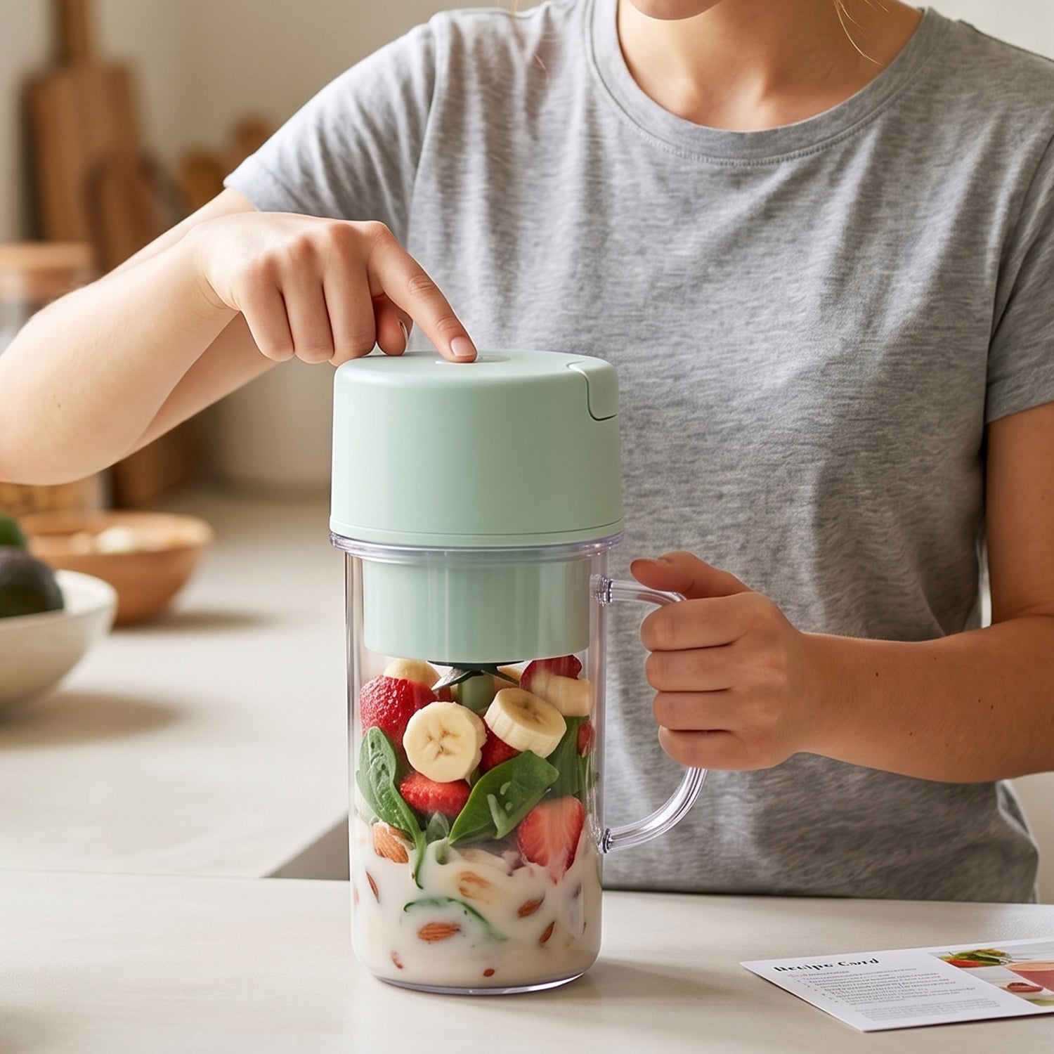 Electric Juice Maker with USB charging port