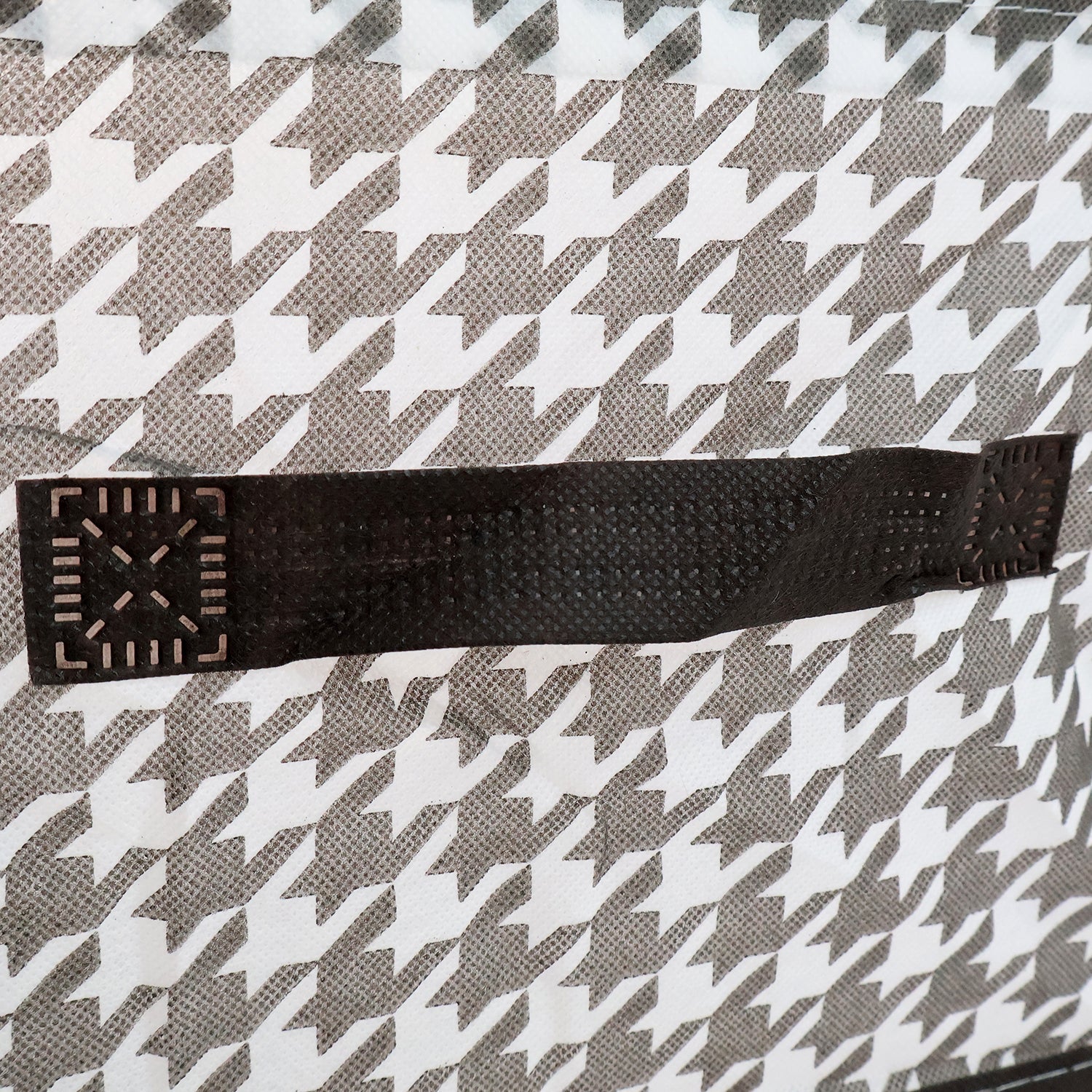Storage basket with reinforced steel support