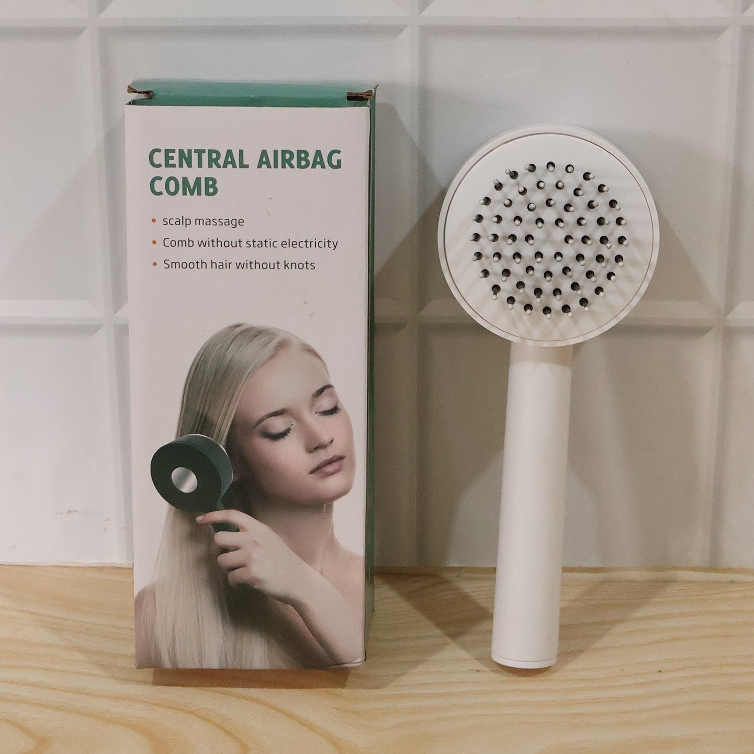 Side view of the air cushion self-cleaning hair brush