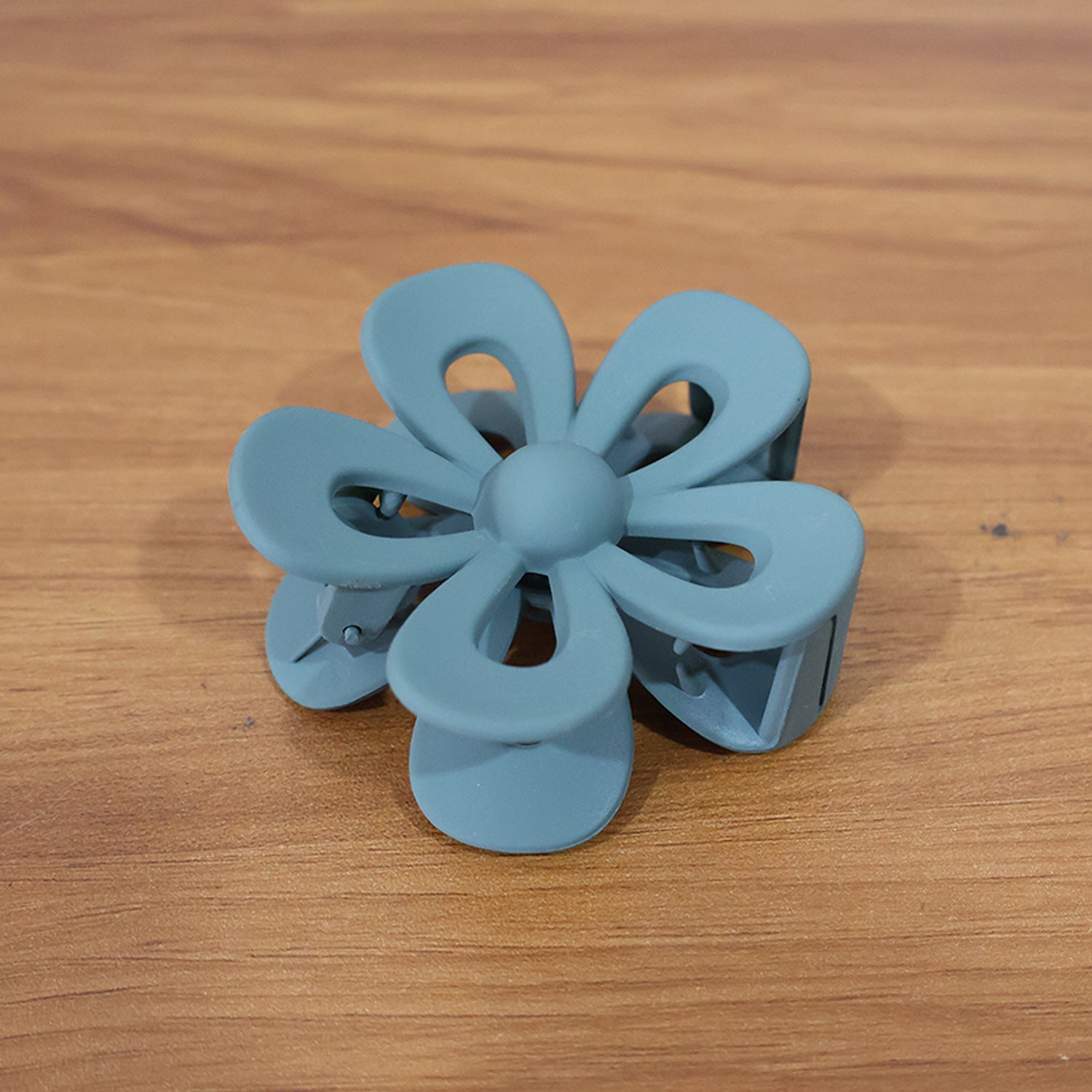 Flower Shaped Hair Claw Clip â€“ 1 Pc