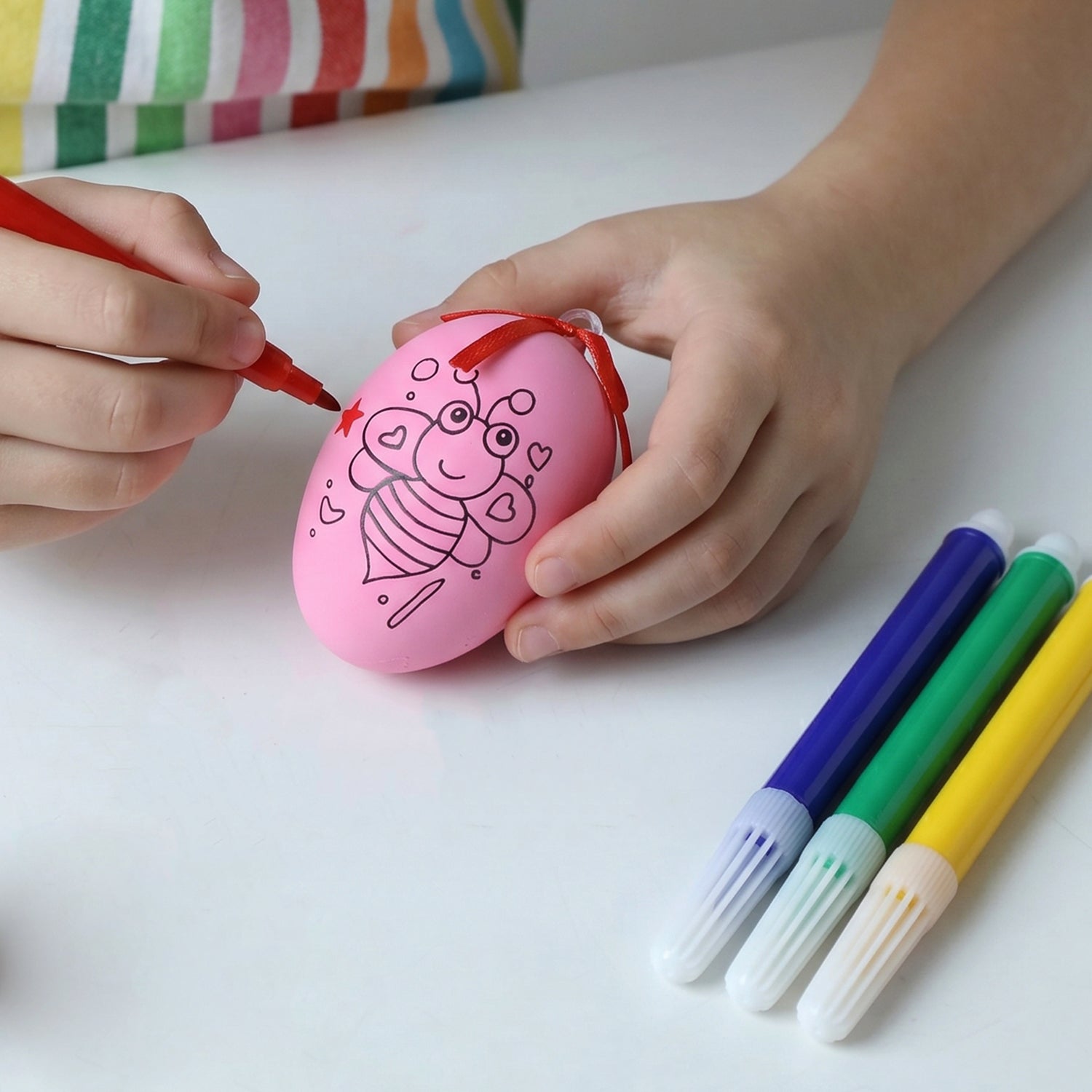 Egg coloring kit including color pens
