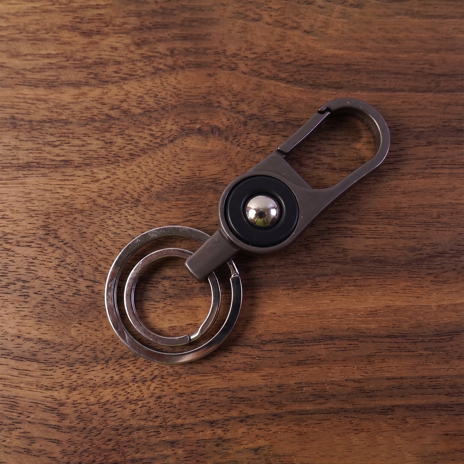 Premium Metal Key Holder with Secure and Stylish Keychain (1 Pc)