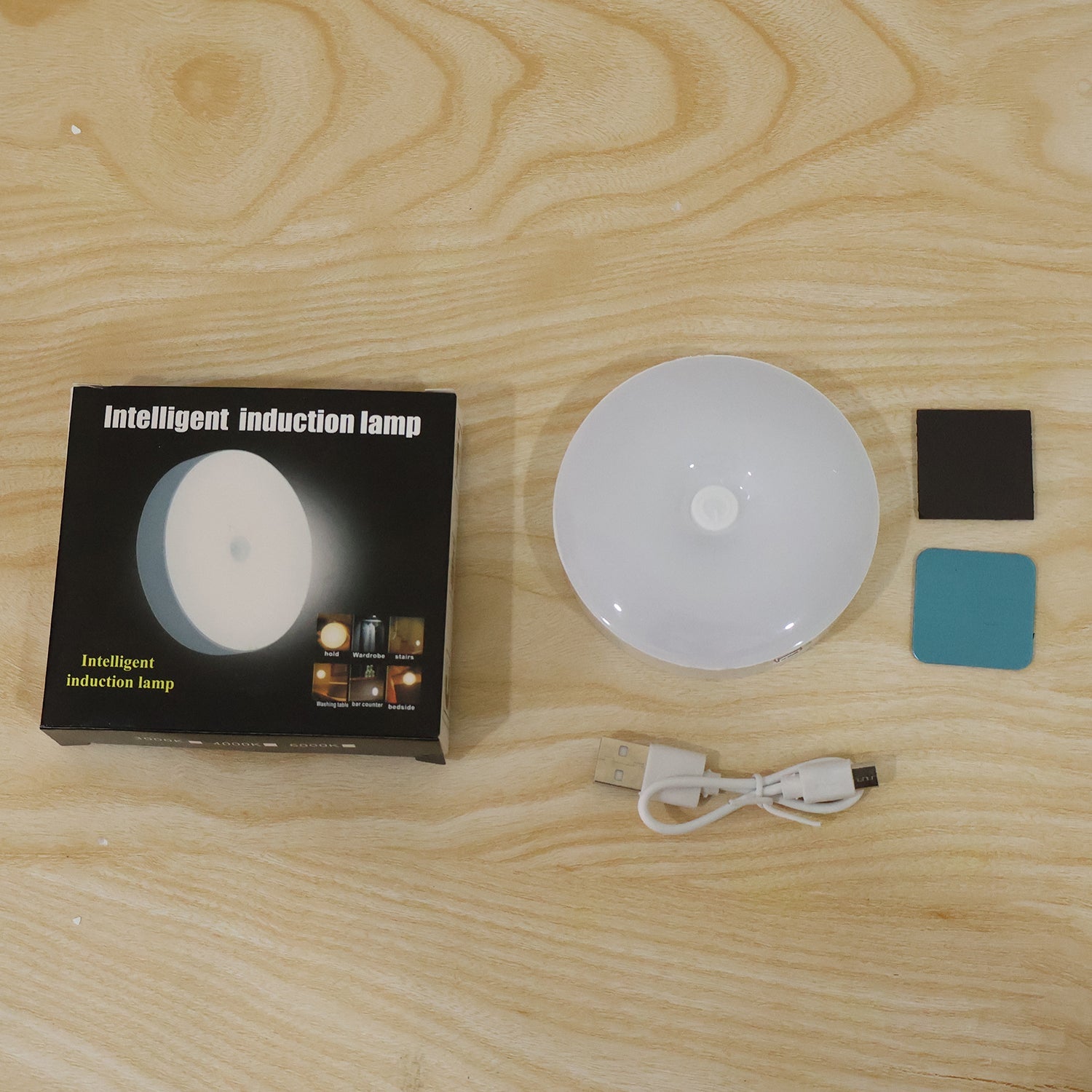 Live photo of USB rechargeable magnetic sensor light