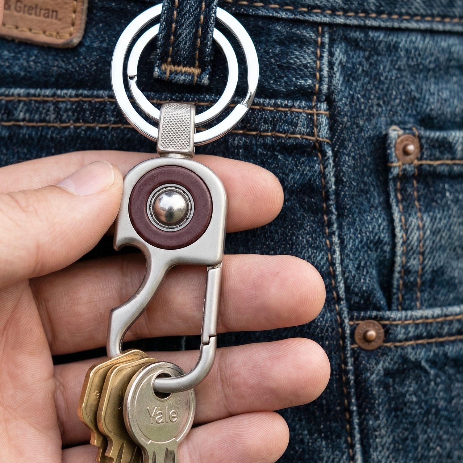 Heavy Duty Metal Key Holder with Secure Lock Keychain (1 Pc)