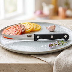 Close up of the curved blade edge