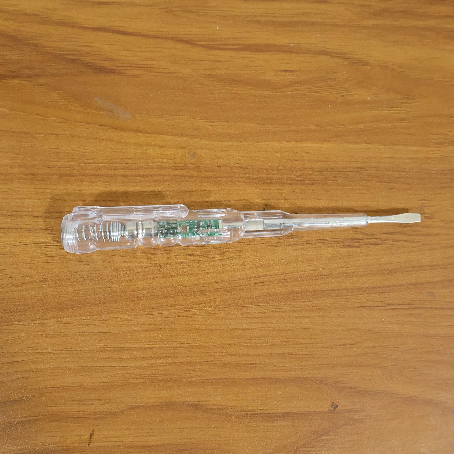 Digital voltage tester pen detecting live wire