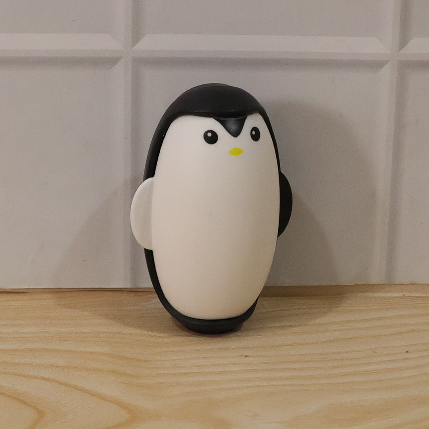 Penguin reusable lint roller product image