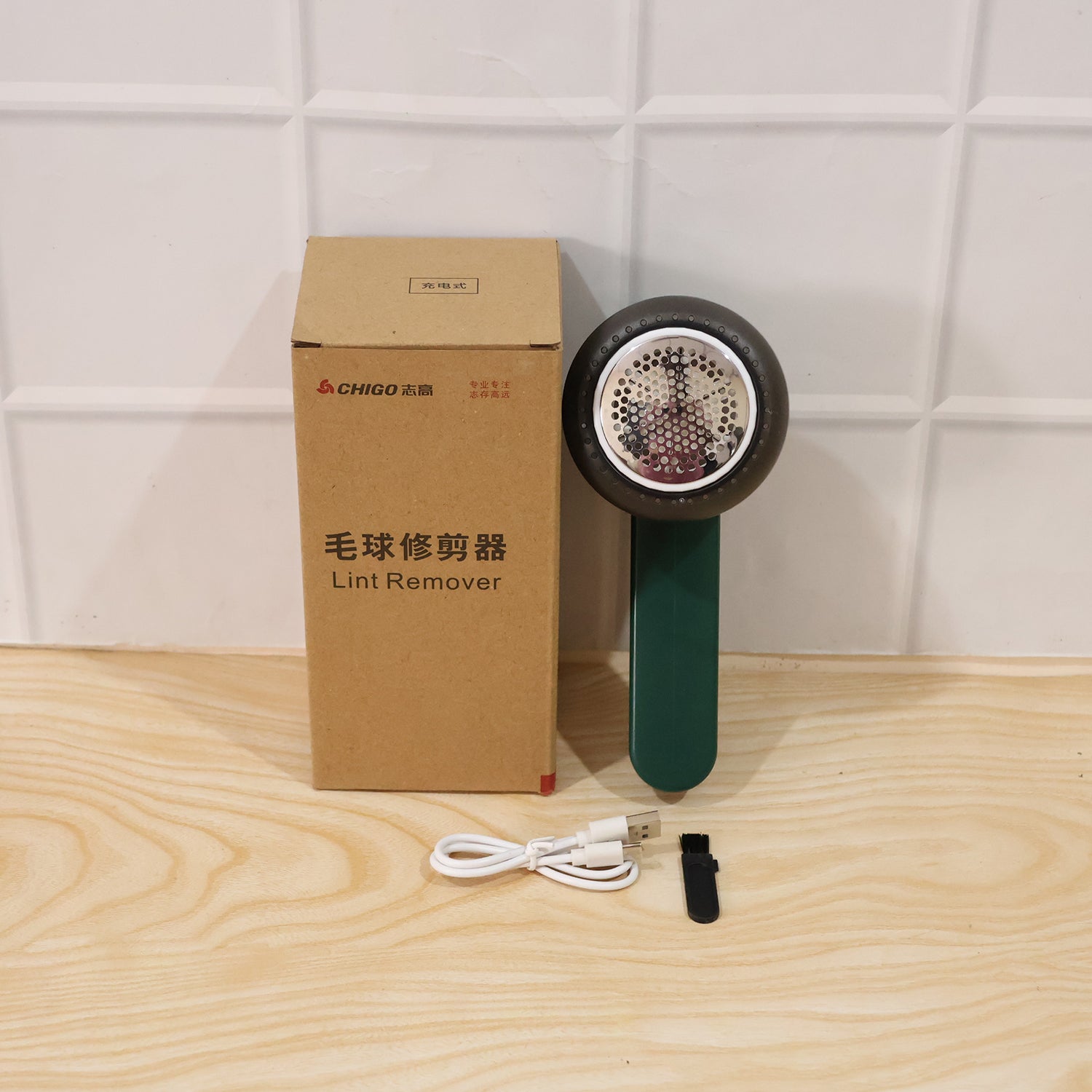 Rechargeable Electric Lint Remover - Fabric Shaver for Clothes & More