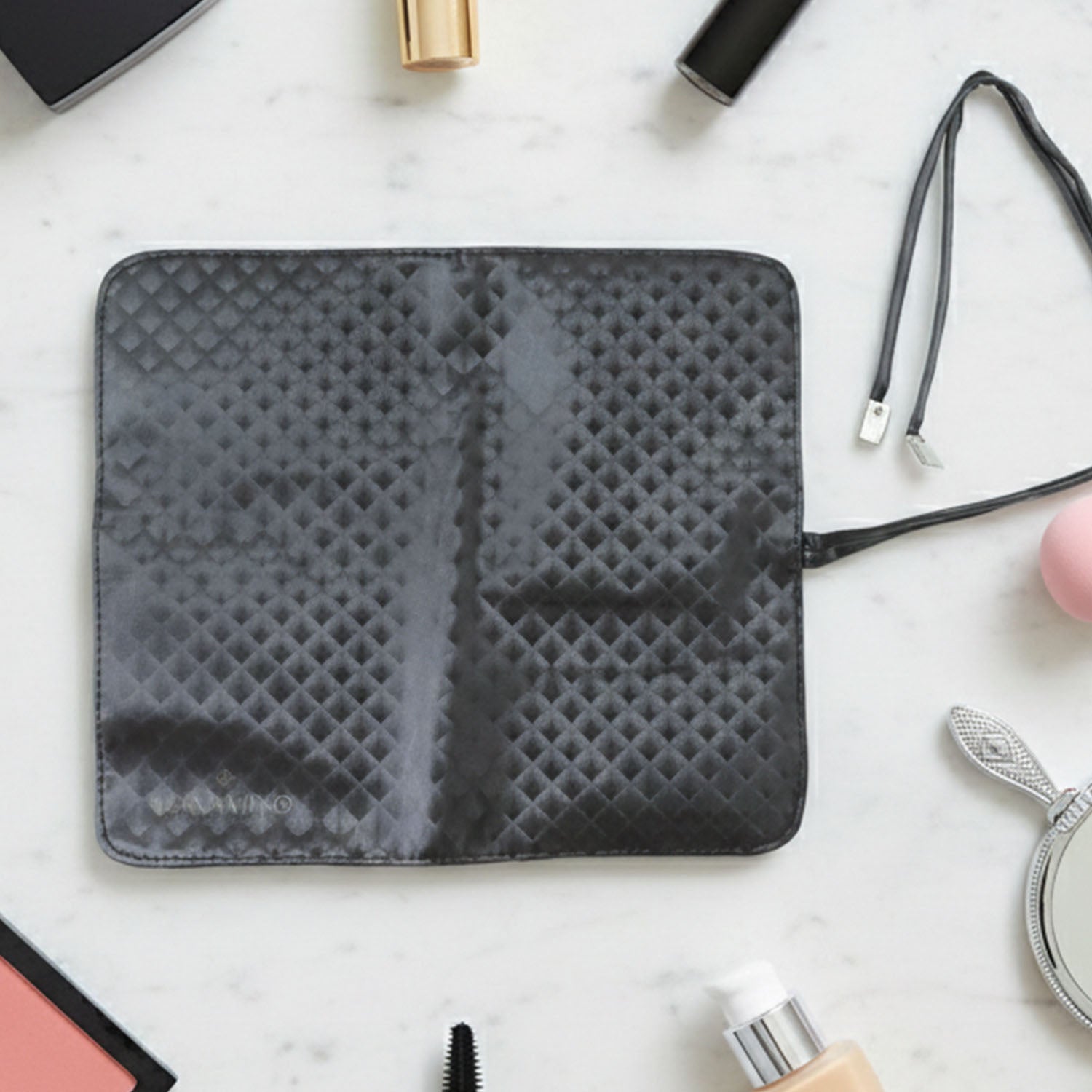 Makeup brush holder with brushes stored separately