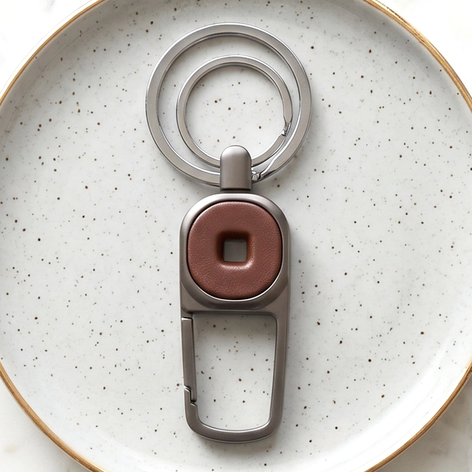 Premium Metal Key Holder with Secure and Stylish Keychain (1 Pc)