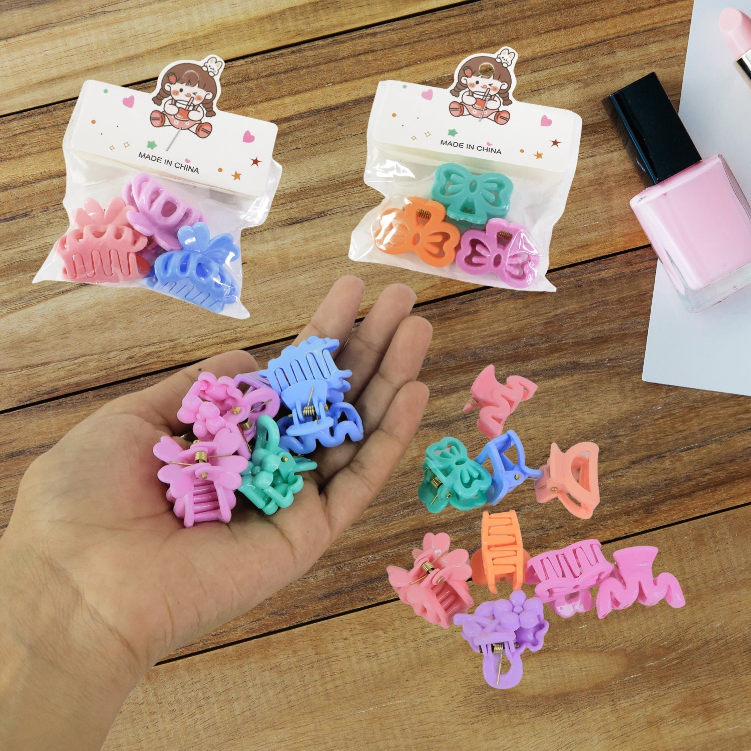 Varied designs of the mini hair clips for children