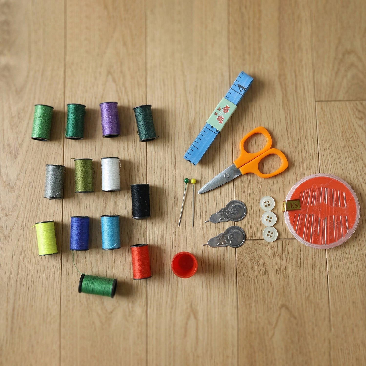 33 Pc Mini Sewing Kit with Zipper Case Portable Stitching Kit