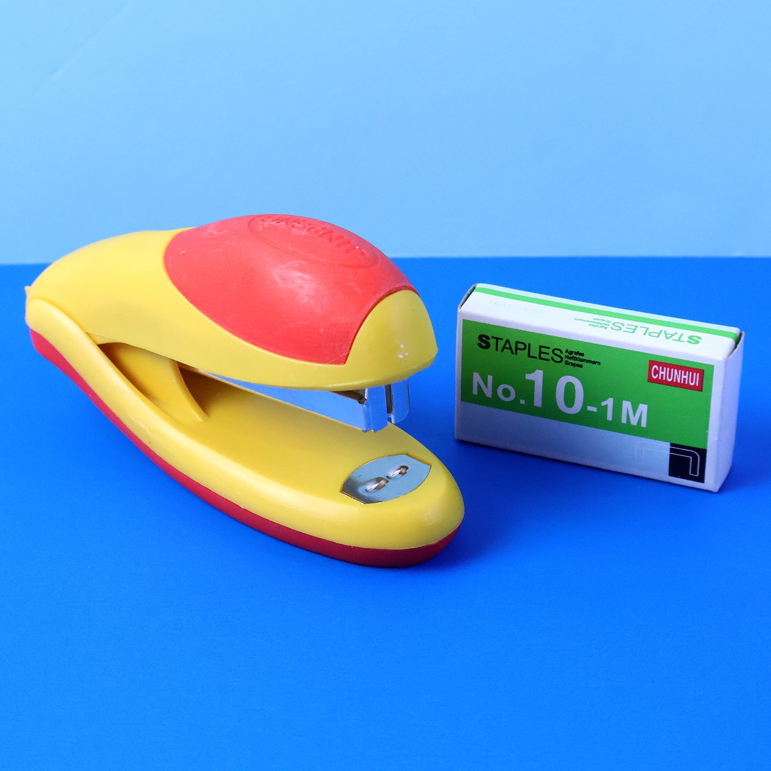 Handheld Heavy-Duty Stapler