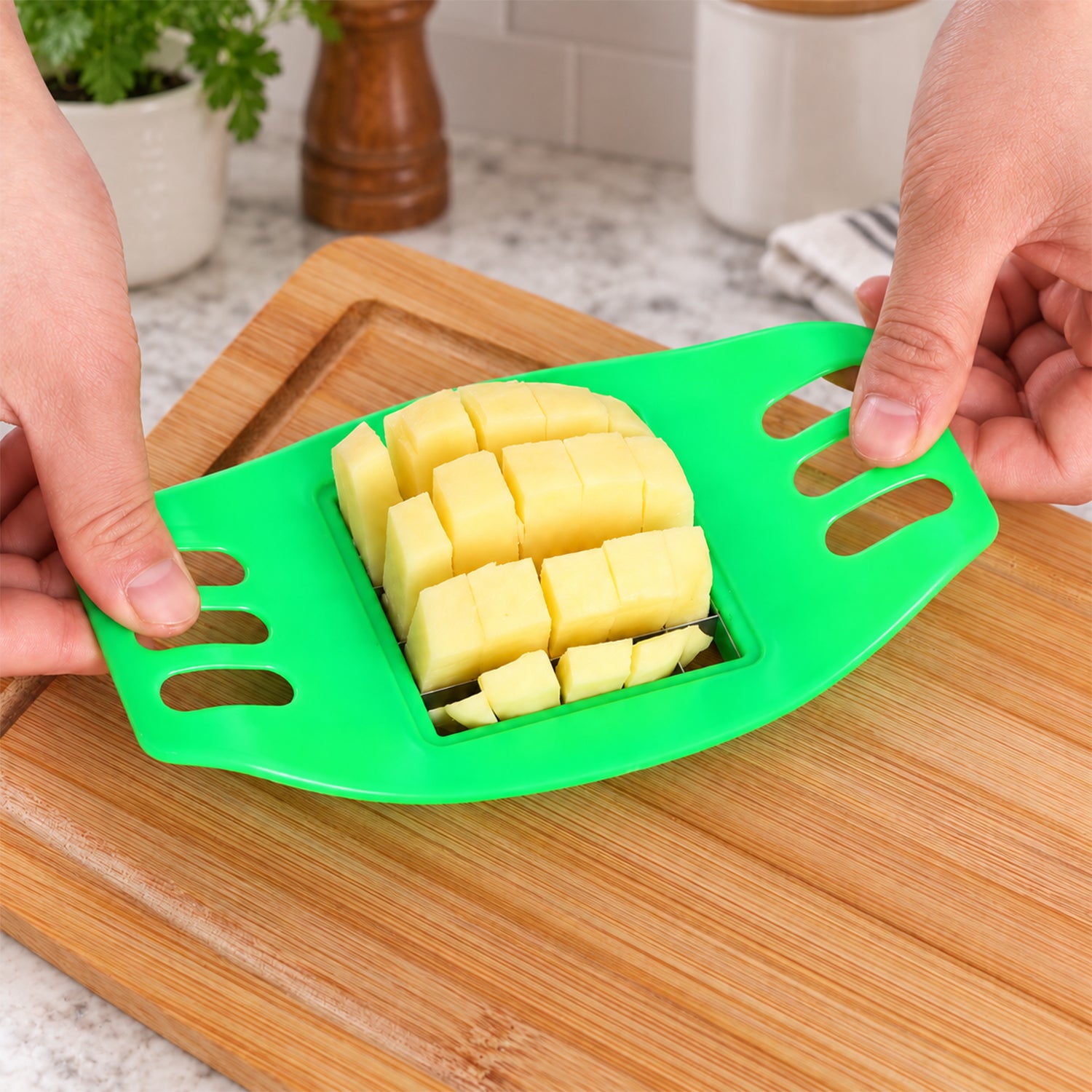 Potato cutter blade detail