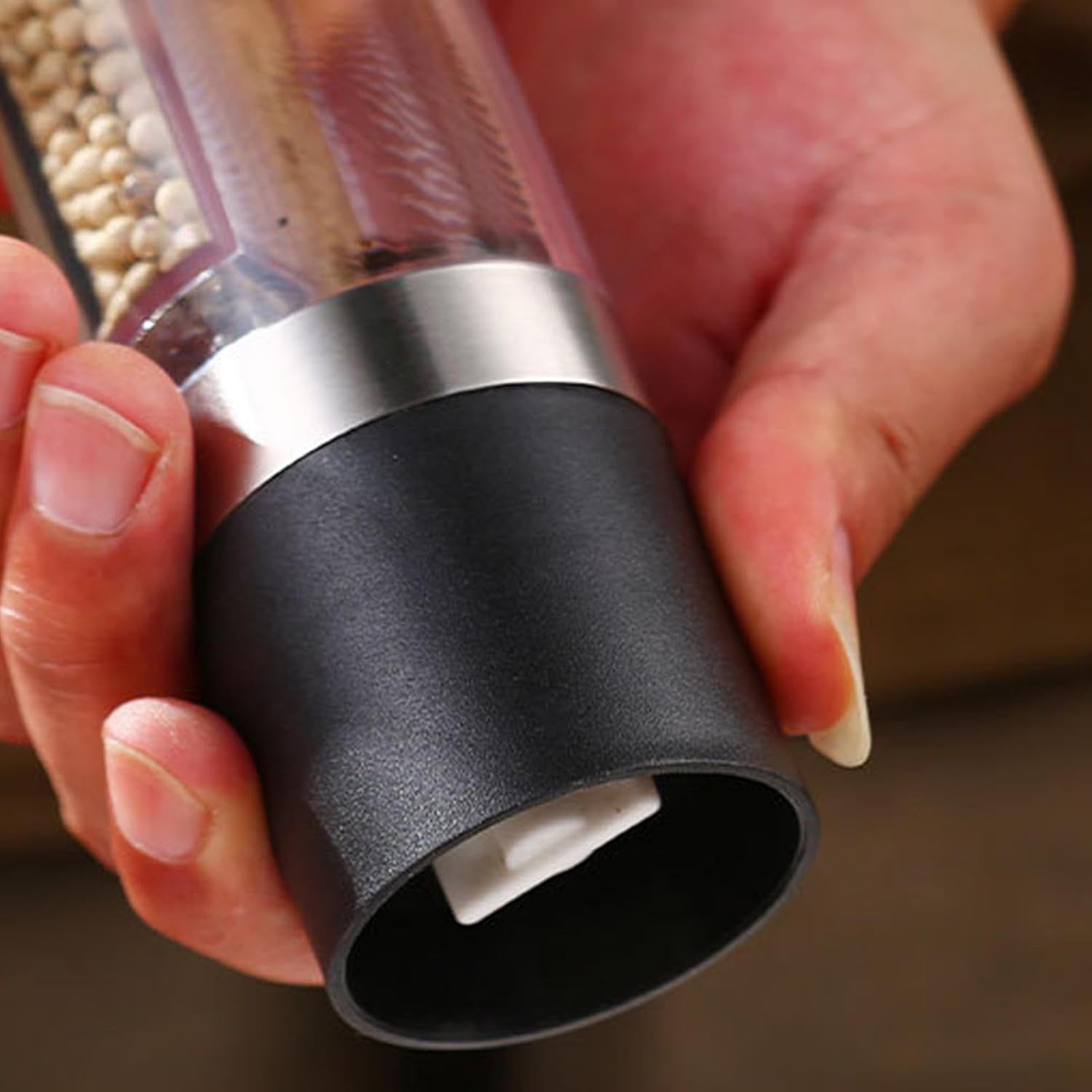 Top and bottom grinding mechanisms of spice grinder