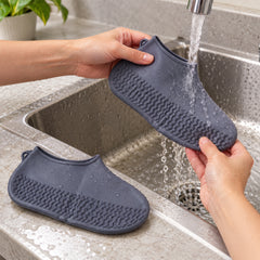Reusable Silicone Rain Shoe Covers with Textured Sole (1 Pair, Small Size)