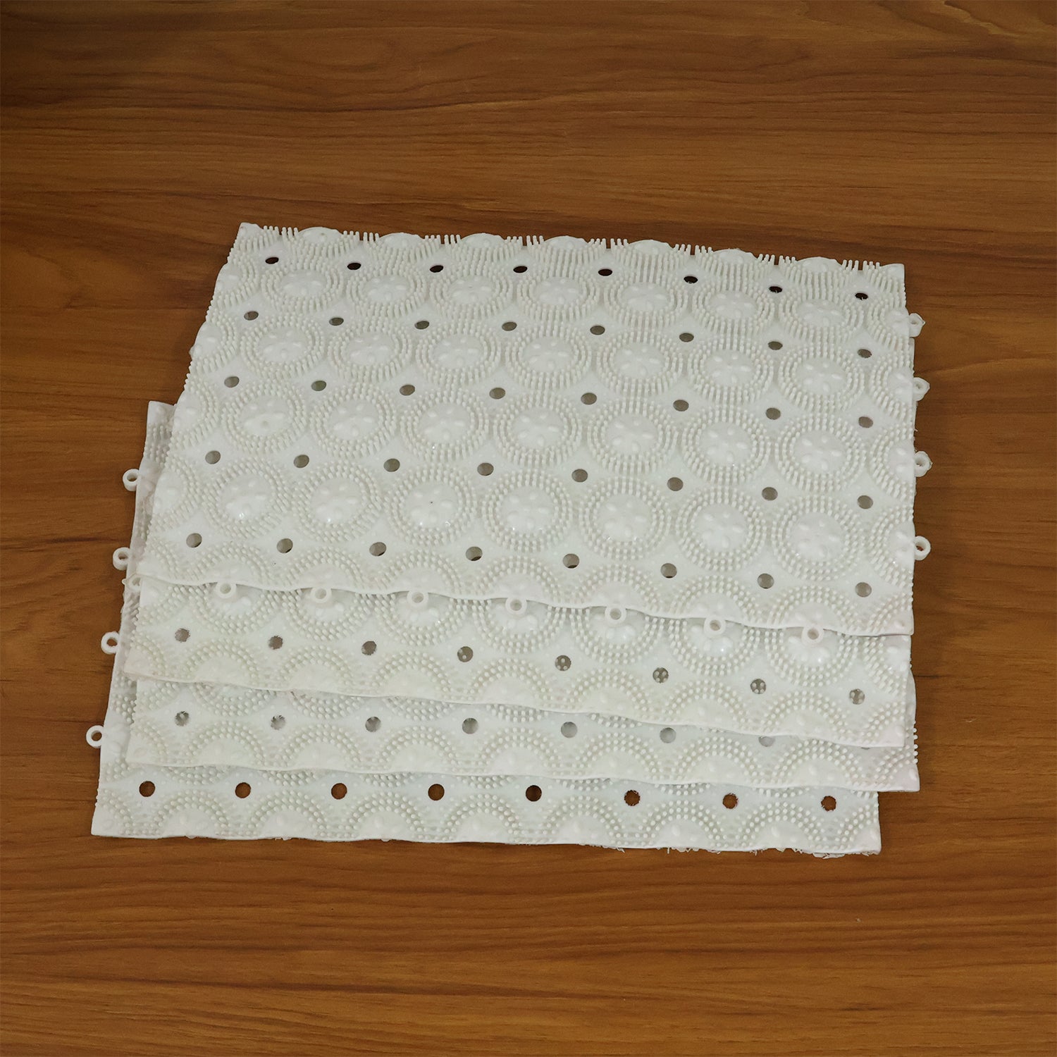 Anti-Slip Bathroom Massage Mat with Suction Cups (33 × 21 cm / 4 Pc)