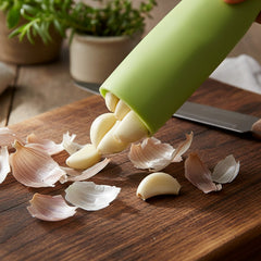 Using silicone garlic peeler tube to remove garlic skin