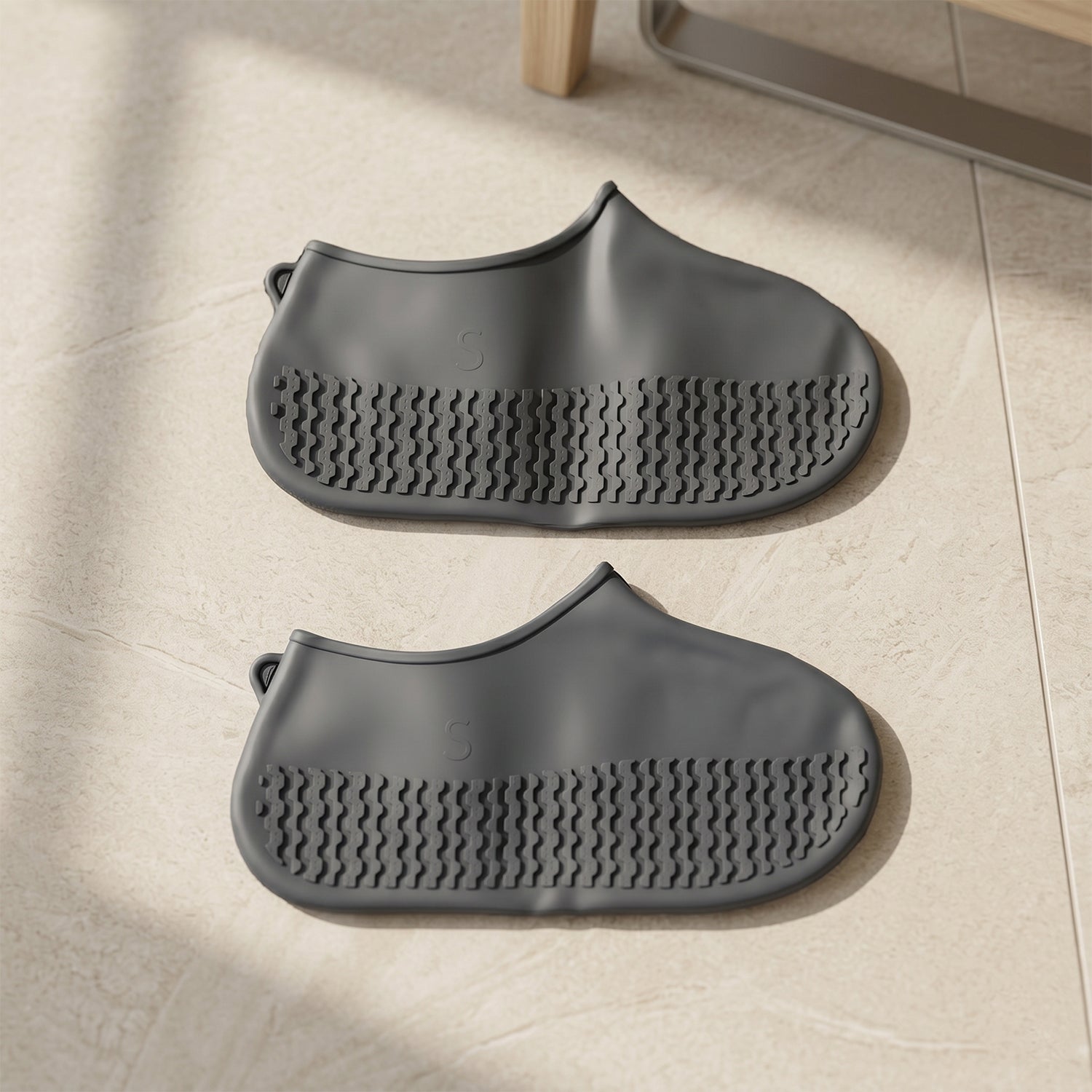 Rain shoe cover sole detail