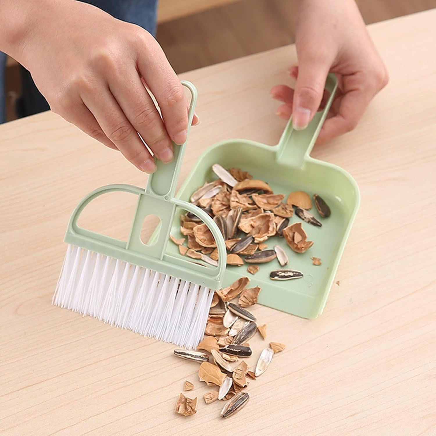 2-in-1 Handheld Cleaning Dustpan