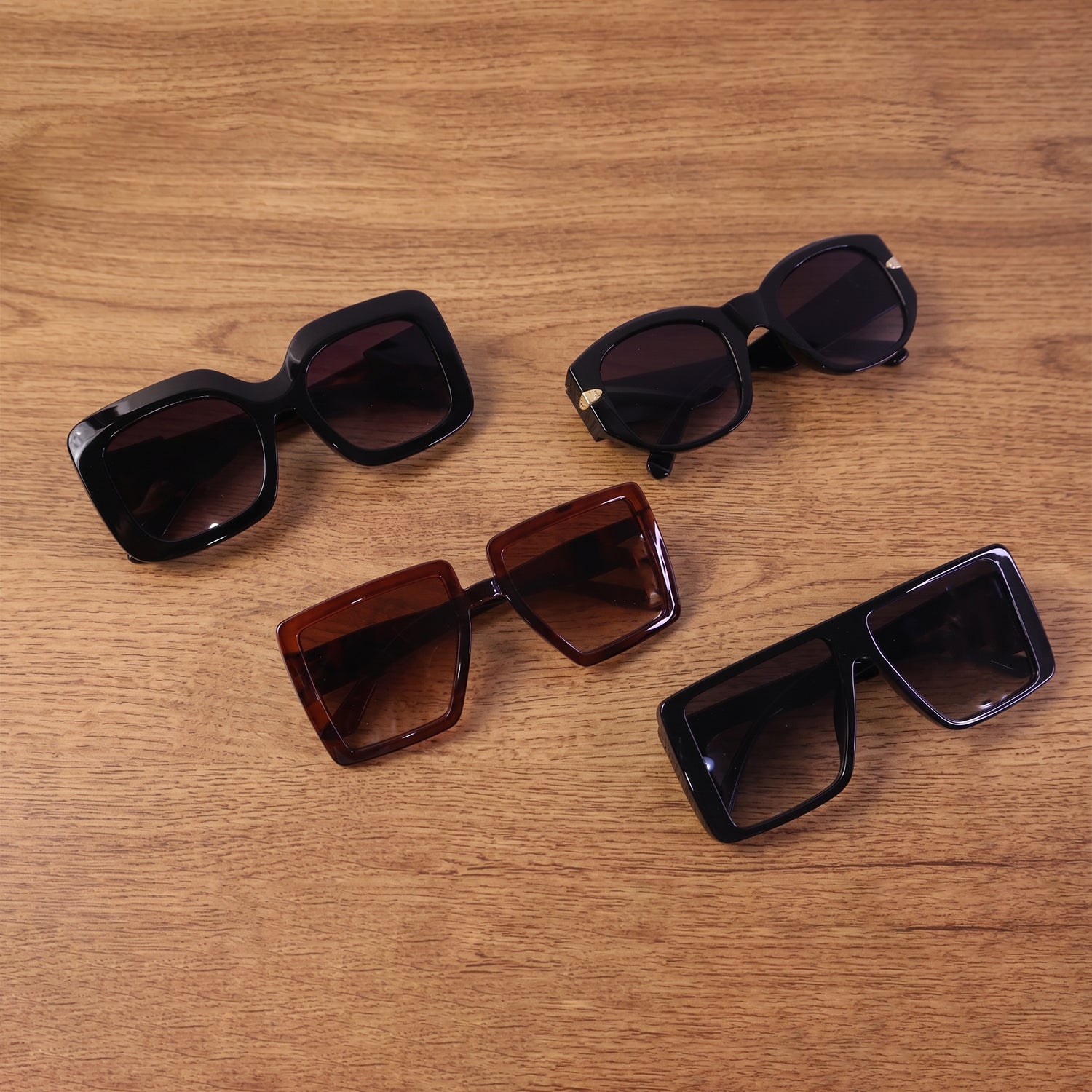 Sunglasses wearing use
