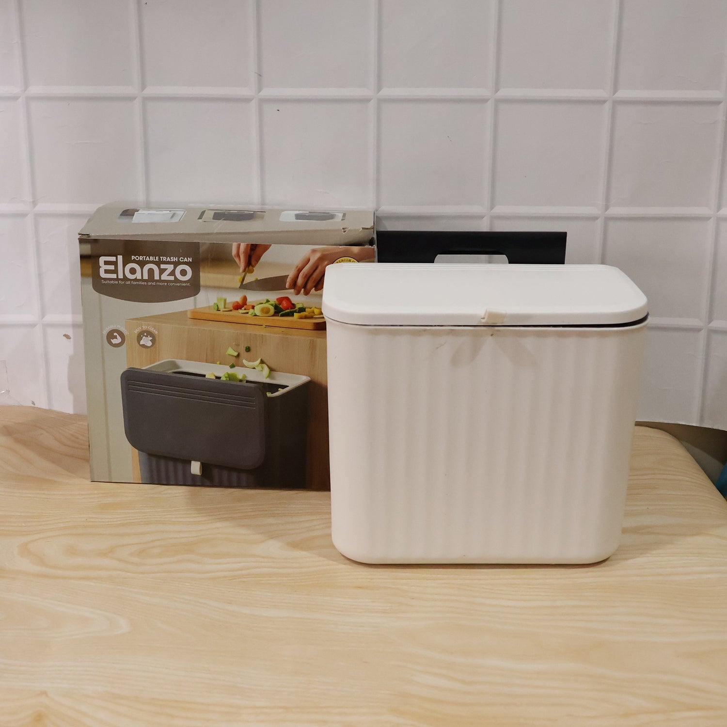 Kitchen Dustbin Collecting Vegetable Peels