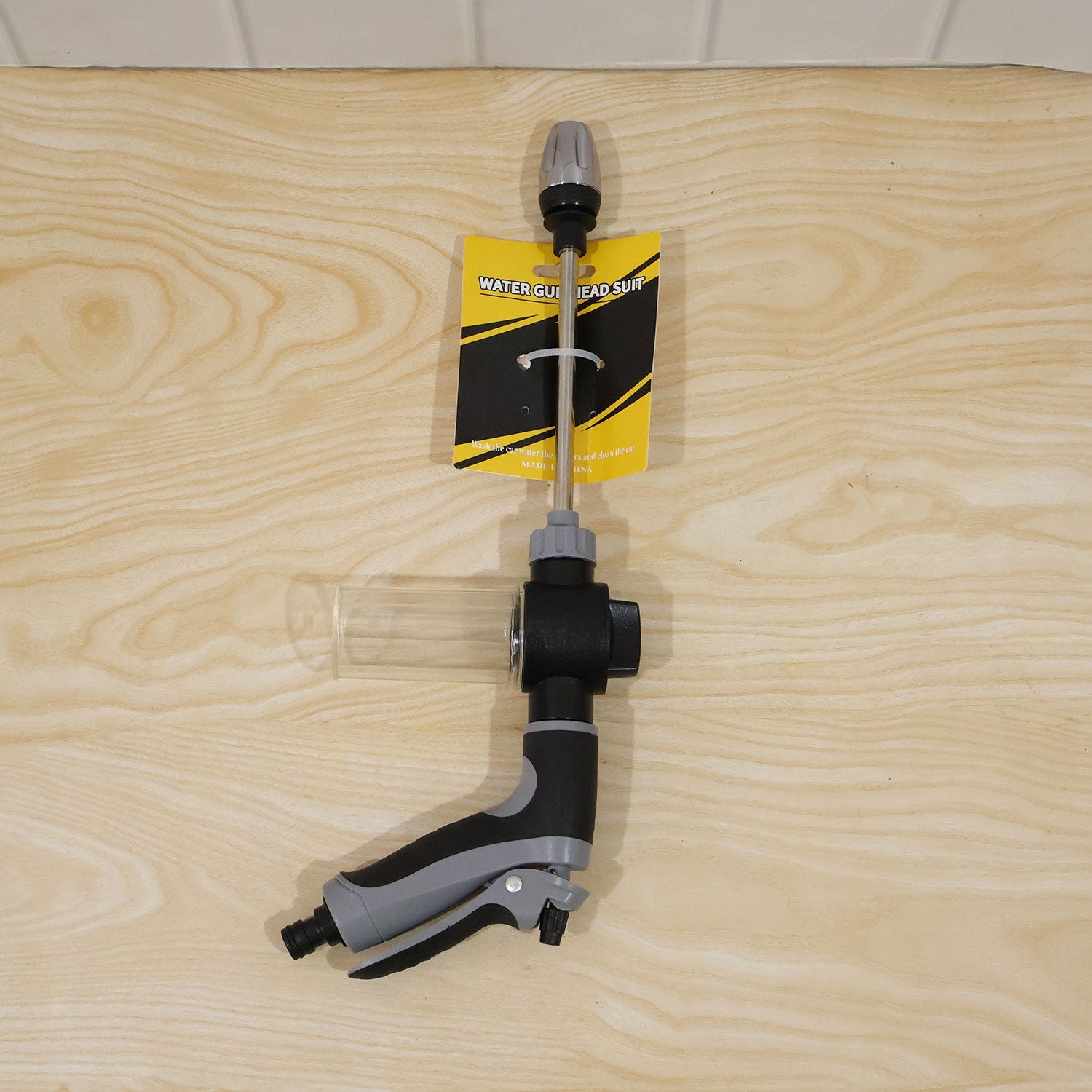 Easy-to-use garden hose spray gun with long lance and foam dispenser