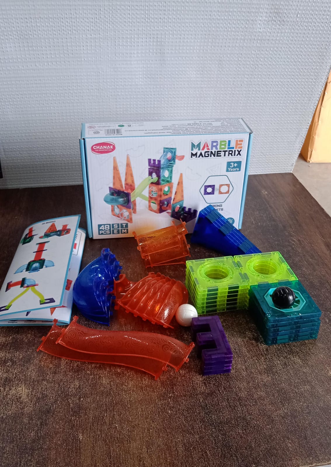Marble Magnetrix building set packaging & components