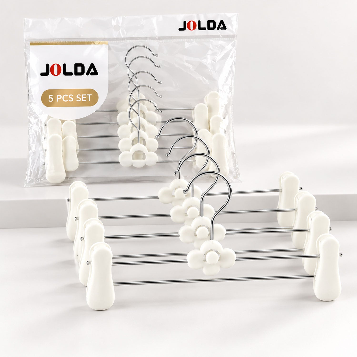 Five white cloud-shaped hangers are shown, with a packaged set of similar hangers in the background.
