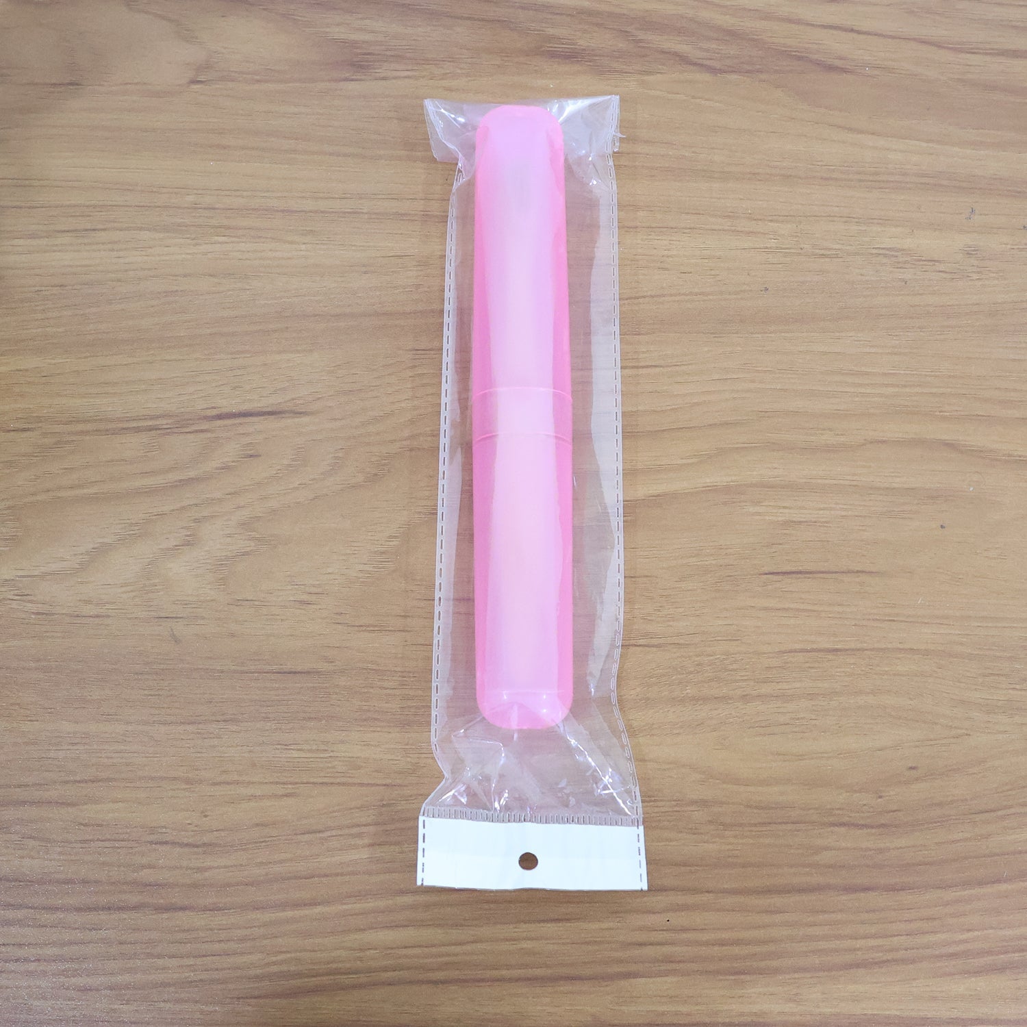 Usage demonstration of 2-in-1 toothbrush and tongue cleaner