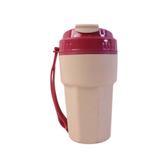 Leak-resistant plastic sipper bottle closeup