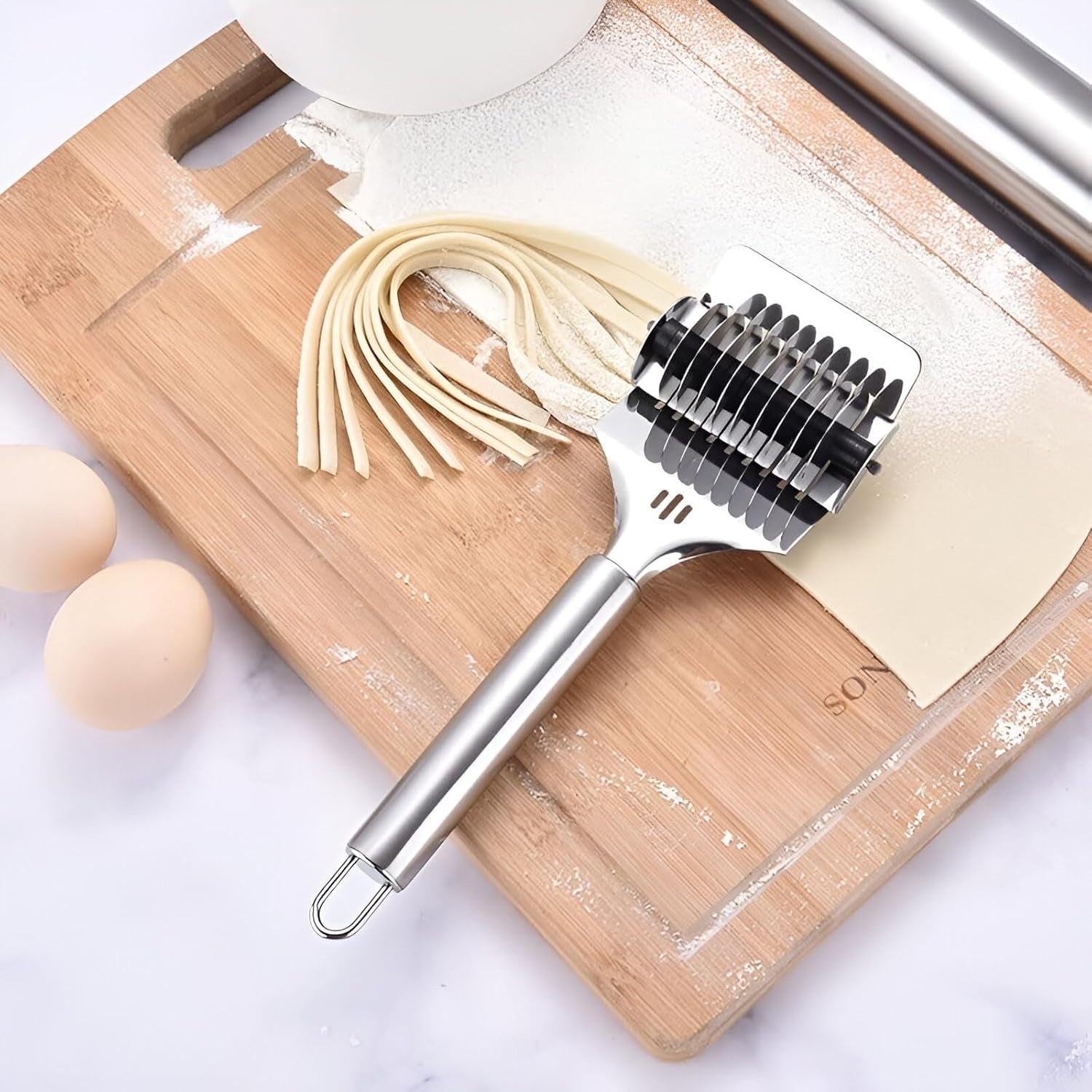 Manual dough cutter roller product shot