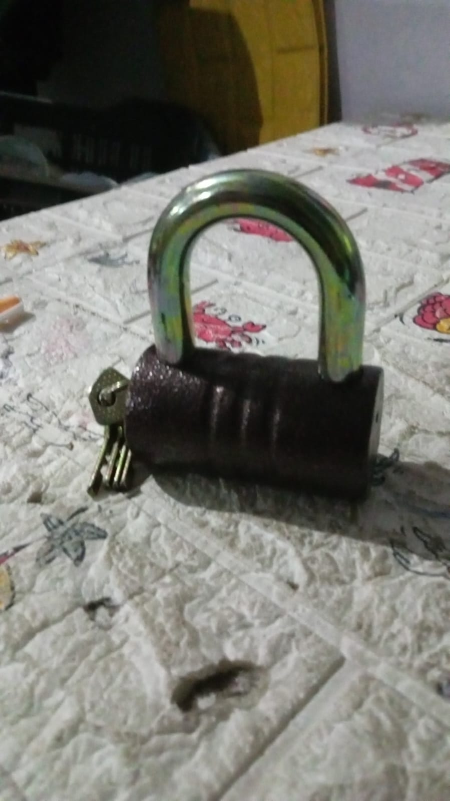 Heavy-Duty Iron Padlock â€“ 82mm Black Spray Lock with Brass Core & 5 Keys, Waterproof & Anti-Theft